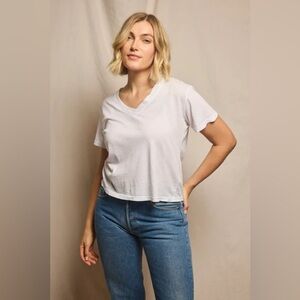 🆕🤍perfectwhitetee🤍Hendrix Cotton Boxy V Neck Tee in White Size Large